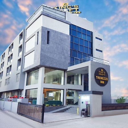 Kings Kraft Tremezzo Inn, Somnāth Exterior foto
